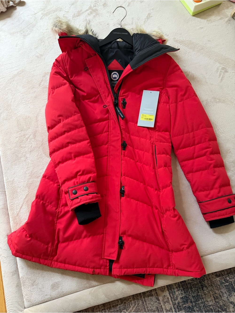 Canada Goose Red Hooded Down Puffer Coat size M NEVER WORN